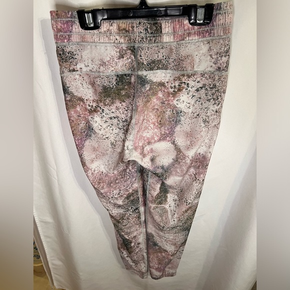 Lululemon Namaskar Pant II
Sugar Crush Multi Size 2 - Picture 8 of 8